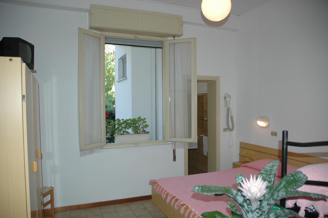 Hotel Pensione Ornella Cesenatico Exterior photo
